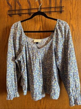 Universal Thread Blue Floral Scoop-Neck Peasant Blouse